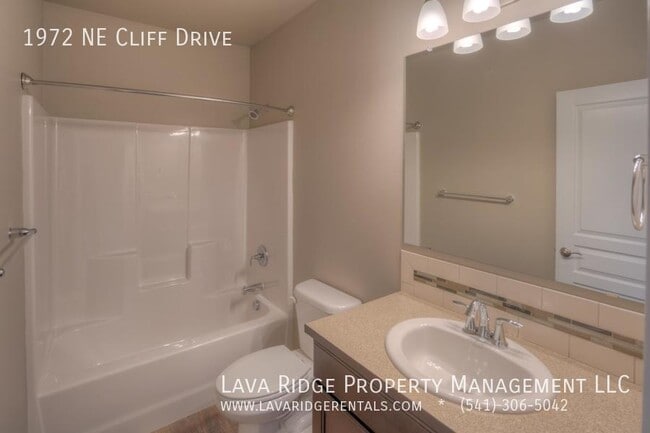 Building Photo - 1972 NE Cliff Dr