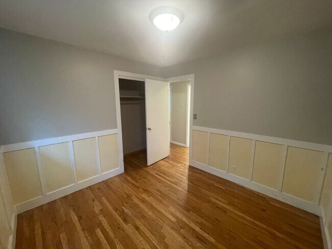 Building Photo - 550 E 250 N
