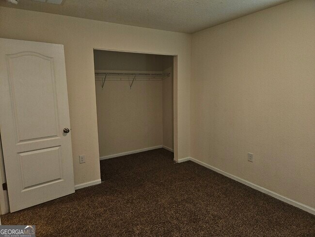 Building Photo - 137 Teakwood Dr