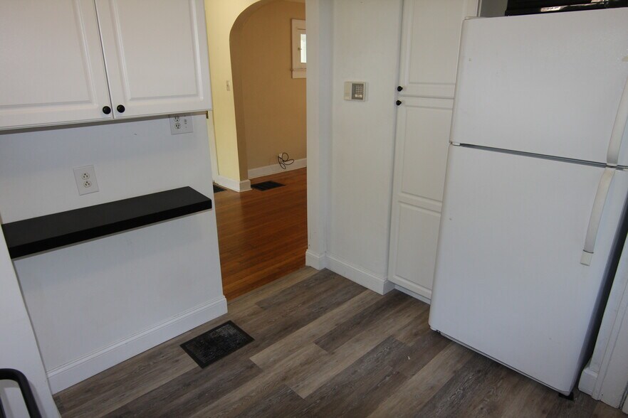 Building Photo - 5623 Winthrop Avenue