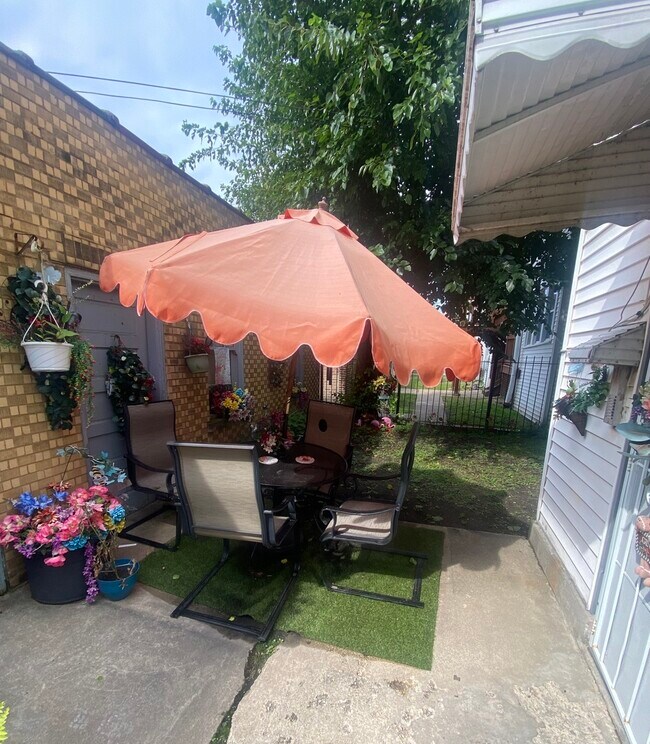 Building Photo - 8352 S Maryland Ave