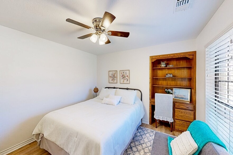 Building Photo - 941 Lakeridge Dr