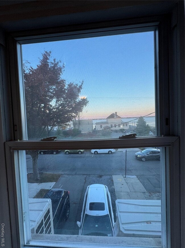 Building Photo - 753 Clarence Ave