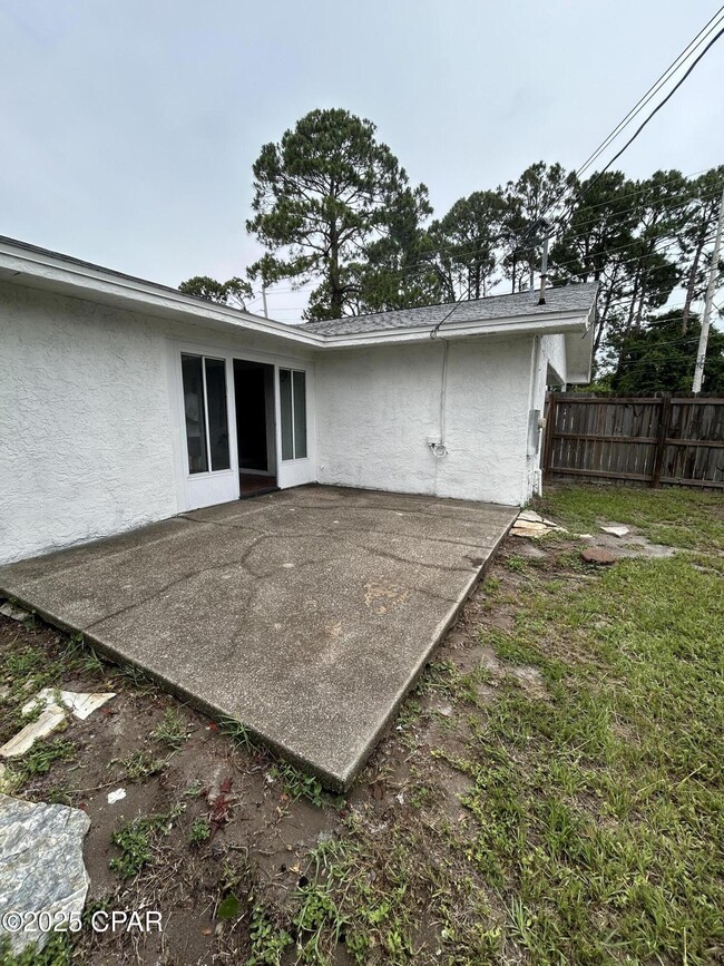 Building Photo - 6319 Elm St