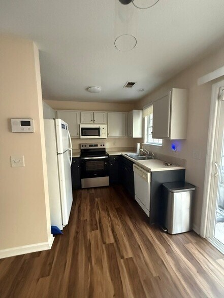 Building Photo - 225 Pawley Ave