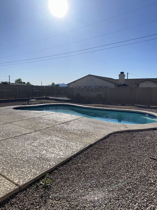 Building Photo - Unfurnished Pool Home