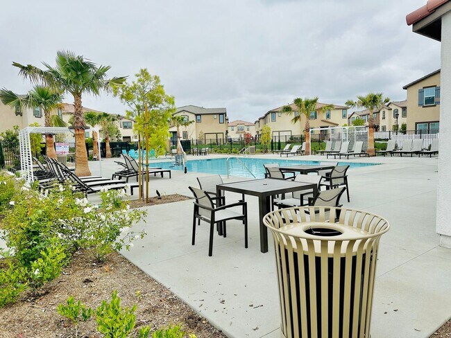 Building Photo - Newly Built 3 Bed Condo for Rent in Winche...