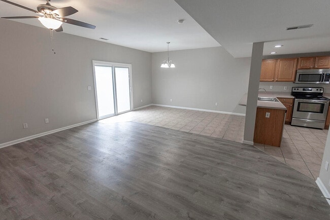 Building Photo - 1938 Center St