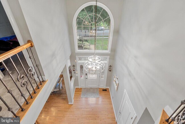 Building Photo - 15292 Golf View Dr