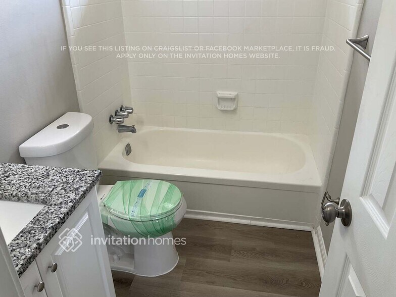 Building Photo - 2413 Leslie Brook Dr