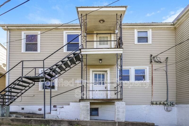 Building Photo - 201 Church St