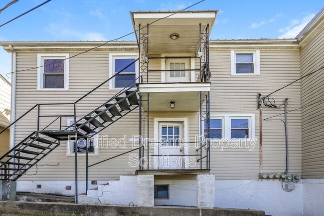 Building Photo - 201 Church St