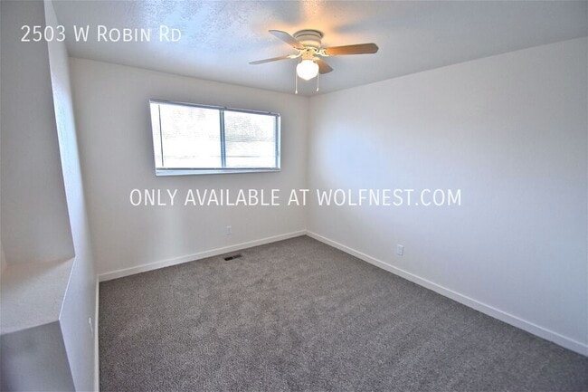 Building Photo - Amazing 3 Bed West Valley Unit!