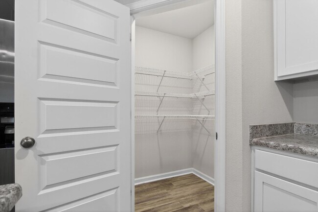 Building Photo - 6817 Interlachen Ln