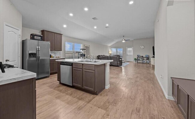 Building Photo - 689 Forest Bend Ln