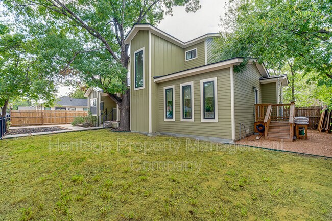 Building Photo - 211 Gibson