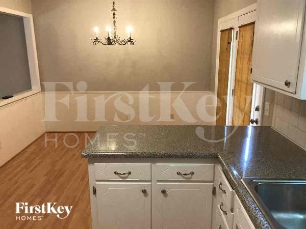 Building Photo - 9951 Parkhill St