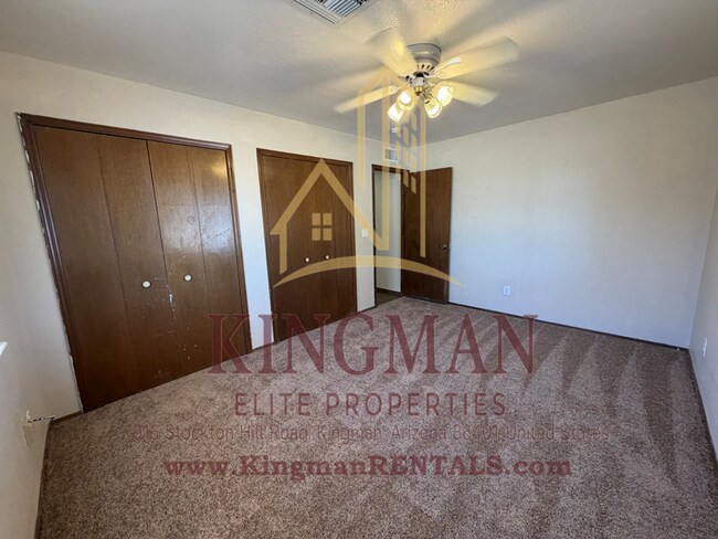 Building Photo - 3 Bedroom / 2 Bath Home with Courtyard Entry, Fireplace & Spacious Backyard