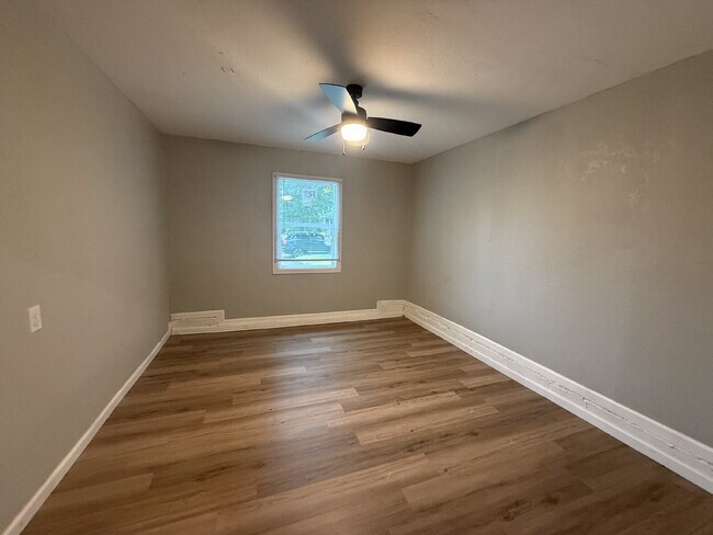 Building Photo - 4-Bedroom Home in Warr Acres