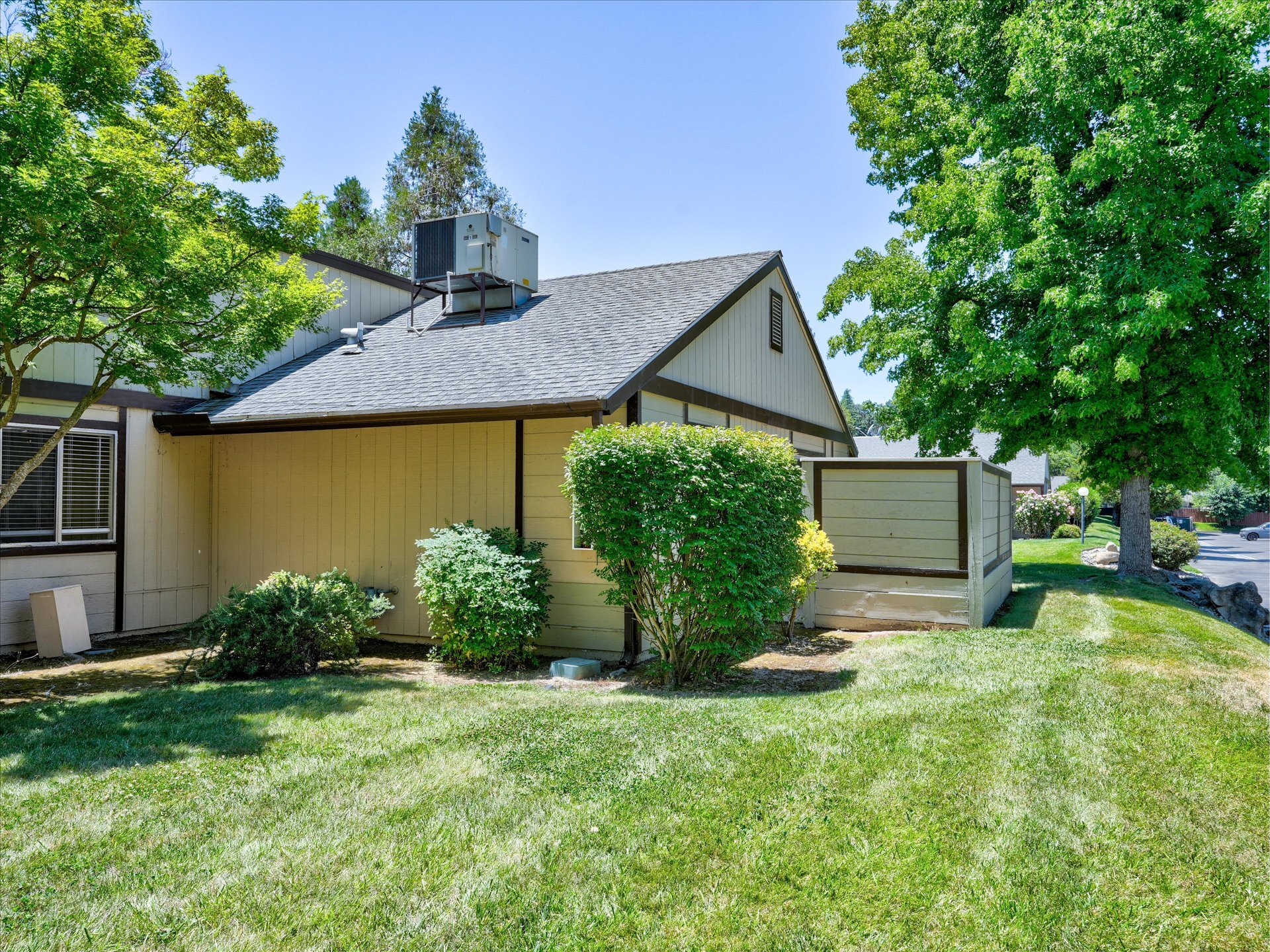 Building Photo - 49400 River Park Rd