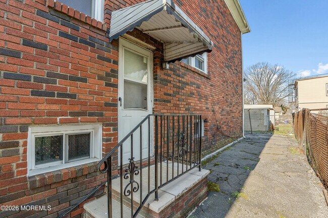 Building Photo - 217 Orange Ave