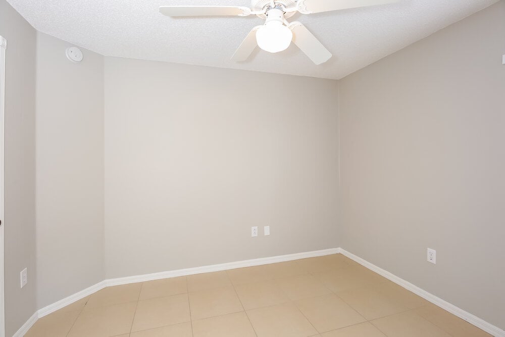 Building Photo - 402 Sangria Dr