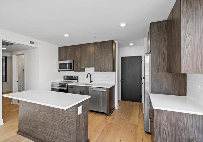 Building Photo - 1800 W Girard Ave