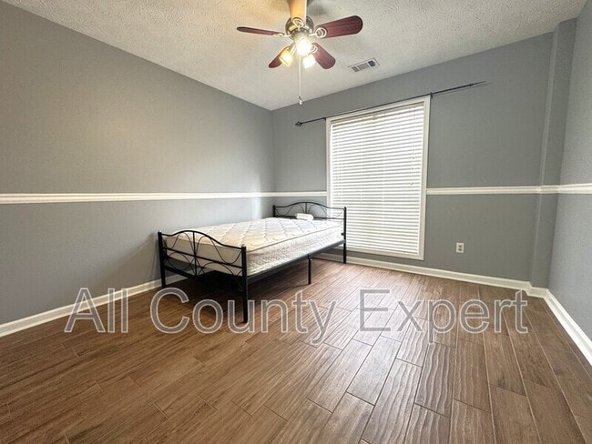 Building Photo - 915 Prestonwood Dr