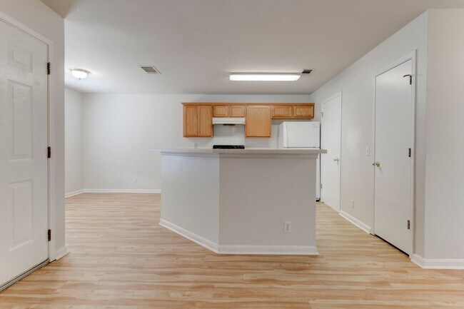 Building Photo - 3301 El Salido Pkwy