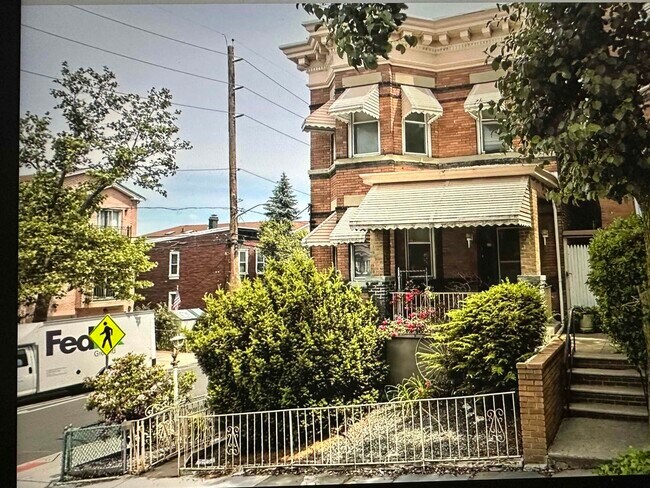 Building Photo - 282 North St