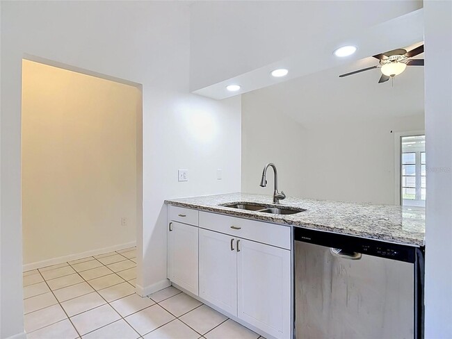 Building Photo - 3255 Amherst Ave
