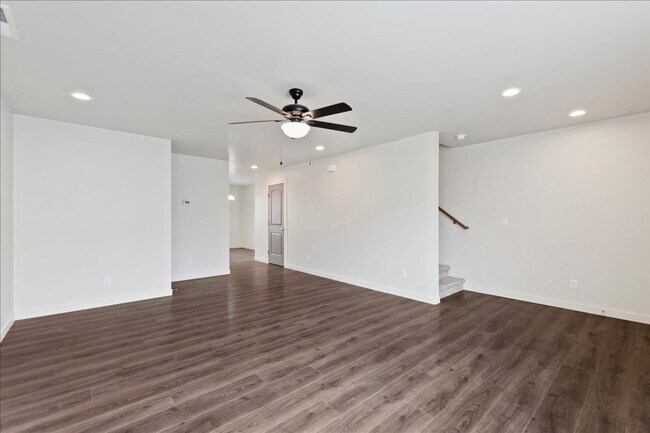 Building Photo - Like new 3 bedroom.