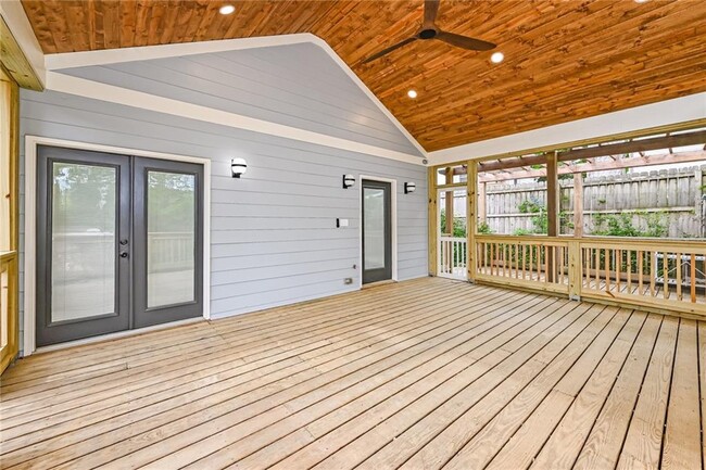 Building Photo - 2134 Delano Dr NE