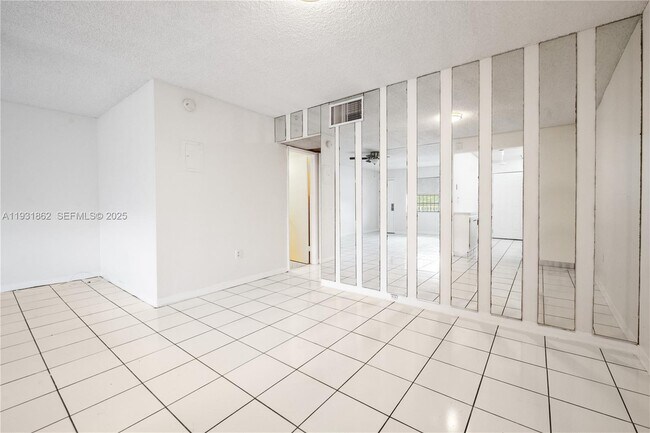 Building Photo - 20310 NE 2nd Ave