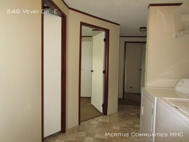 Building Photo - FREE RENT UNTIL 10/1!!!!