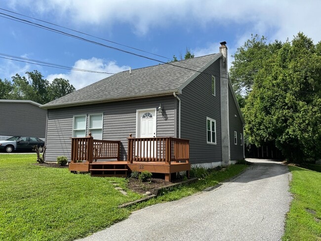 Building Photo - 122 Garris Rd