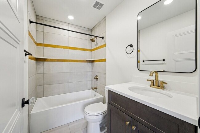 Building Photo - 401 Martin St