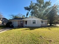 Building Photo - Coming soon! 4 bedrooms 1.5 bathrooms!