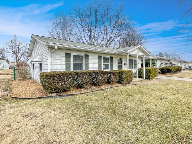 Building Photo - 3907 Memorial Dr