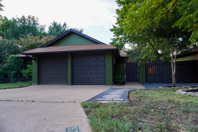 Front of House 2 - 5204 Summer Dr