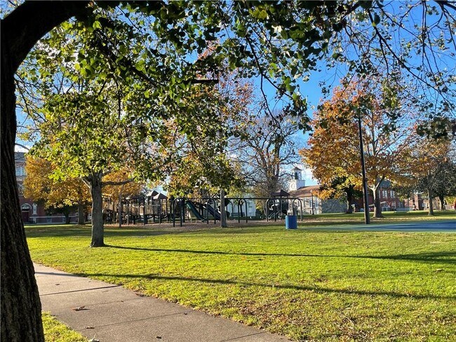 Building Photo - 31 Garfield Ave