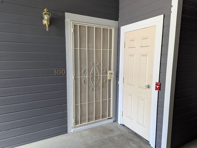 Building Photo - Charming 2BR Condo in Aurora