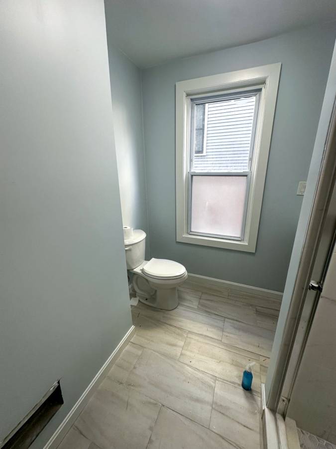 Building Photo - 99 School St