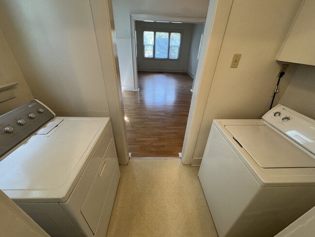 Building Photo - 3 Bedroom, 1 Bathroom Brooklyn Home