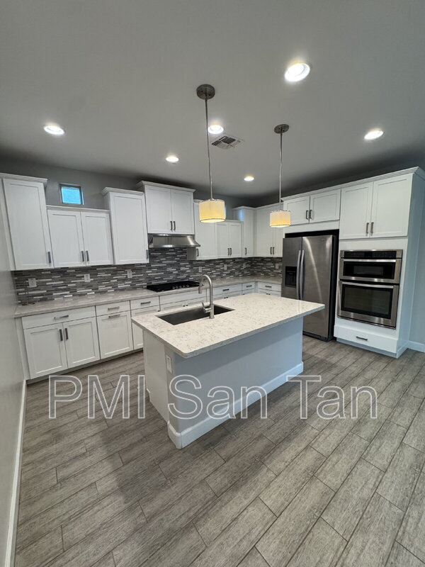 Building Photo - 4350 E Mesquite St