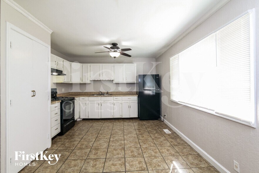 Building Photo - 6107 E 152nd St