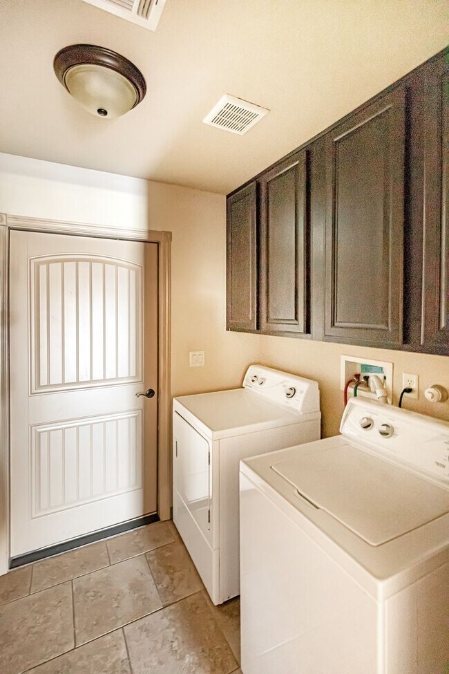 Building Photo - Cute 3 bedroom 2 bath home!