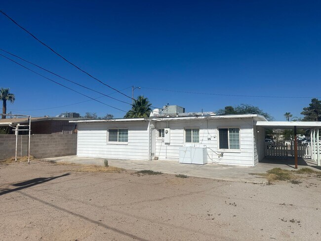 Building Photo - NLV!! Single Story!! 3 Bedrooms!! Carport!...