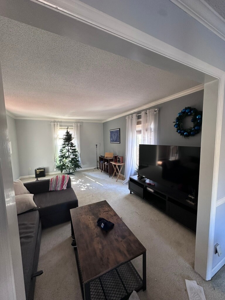 Building Photo - 929 Autumnwood Ln