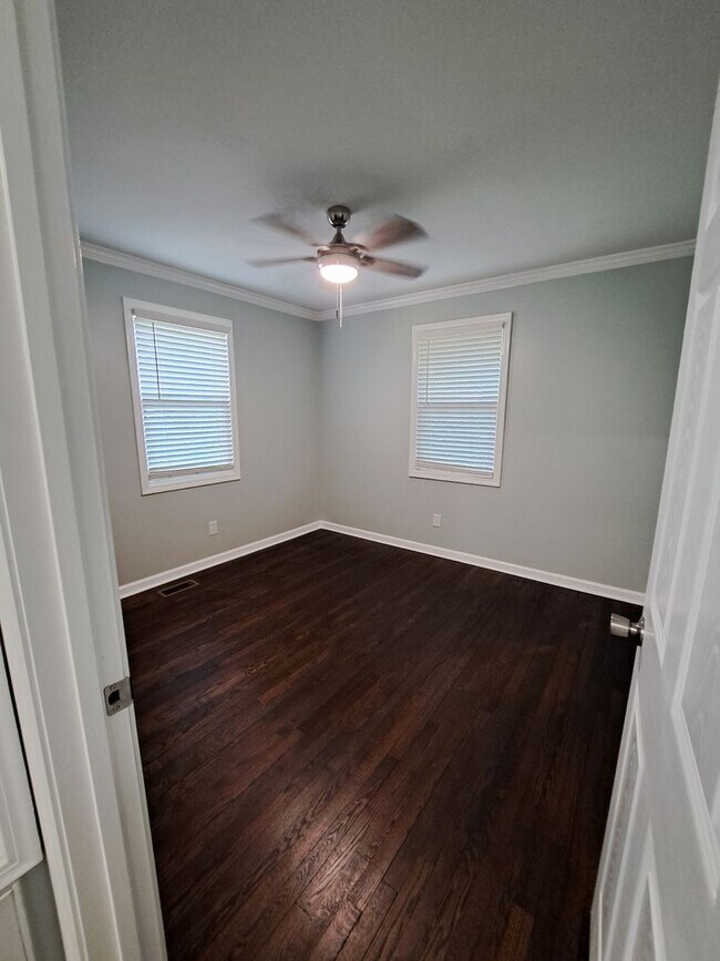 Building Photo - 1450-1452 Brentwood Drive